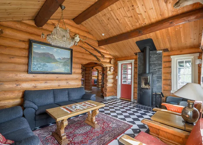 Large With Stunning Views! *